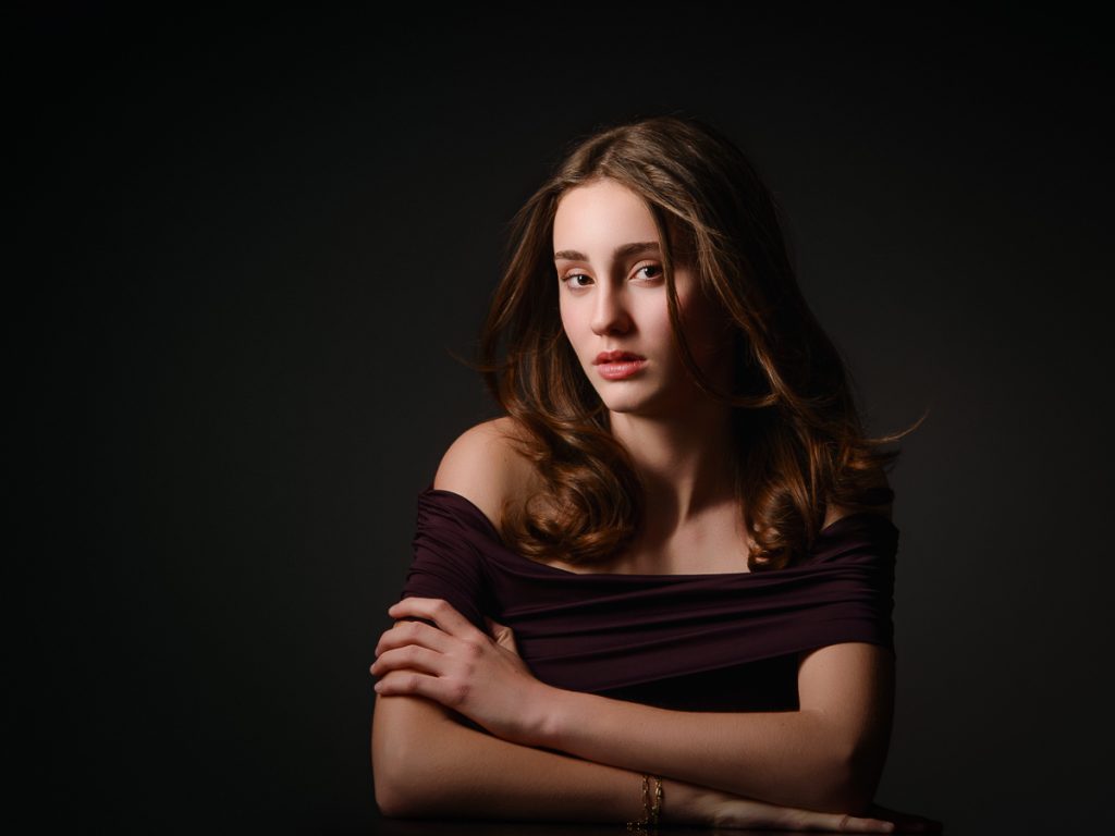 Séance Book & Mode encadrée pour adolescente – studio Annecy