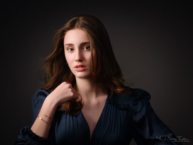 Book & Mode professionnel à Annecy – portrait studio jeune modèle 17 ans