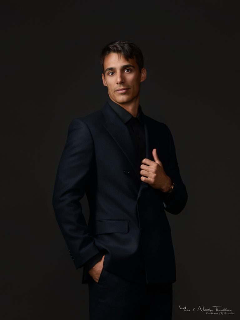 portrait-homme-costume-annecy-book-professionnel.jpg