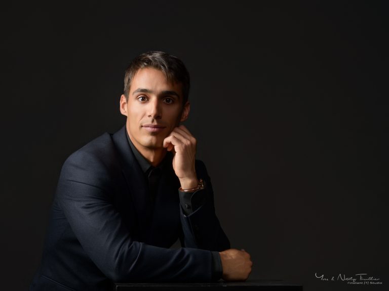 portrait-homme-costume-annecy-book-professionnel.jpg