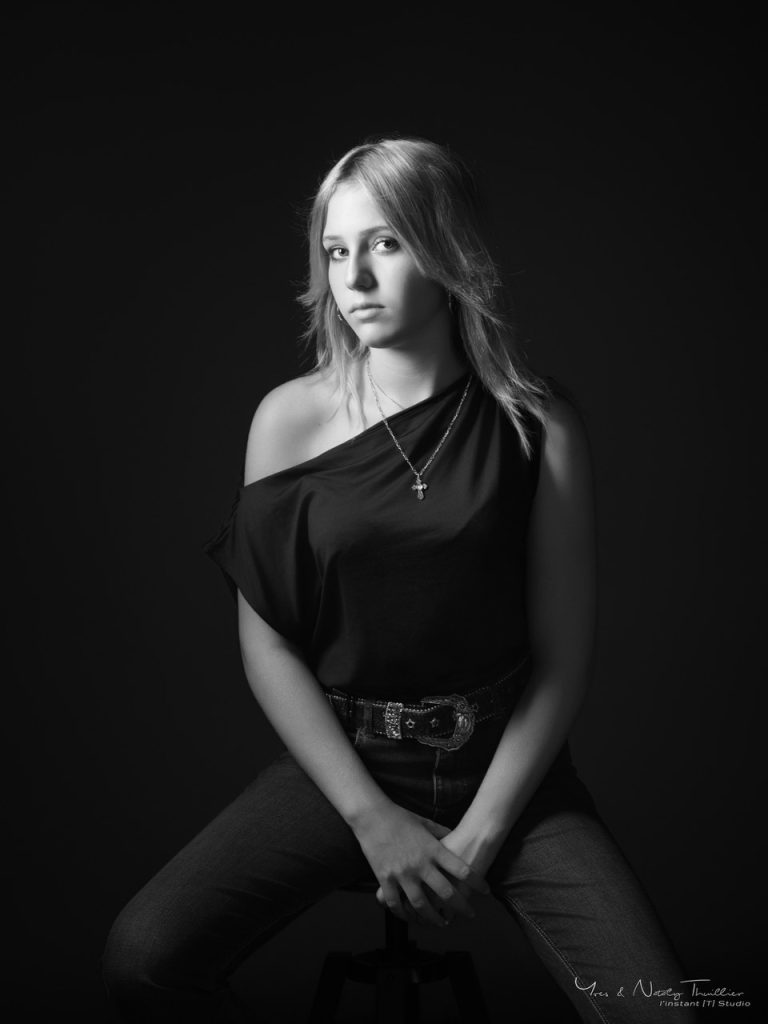 l'instant [T] Studio - portrait-adolescente- studio-annecy.jpeg