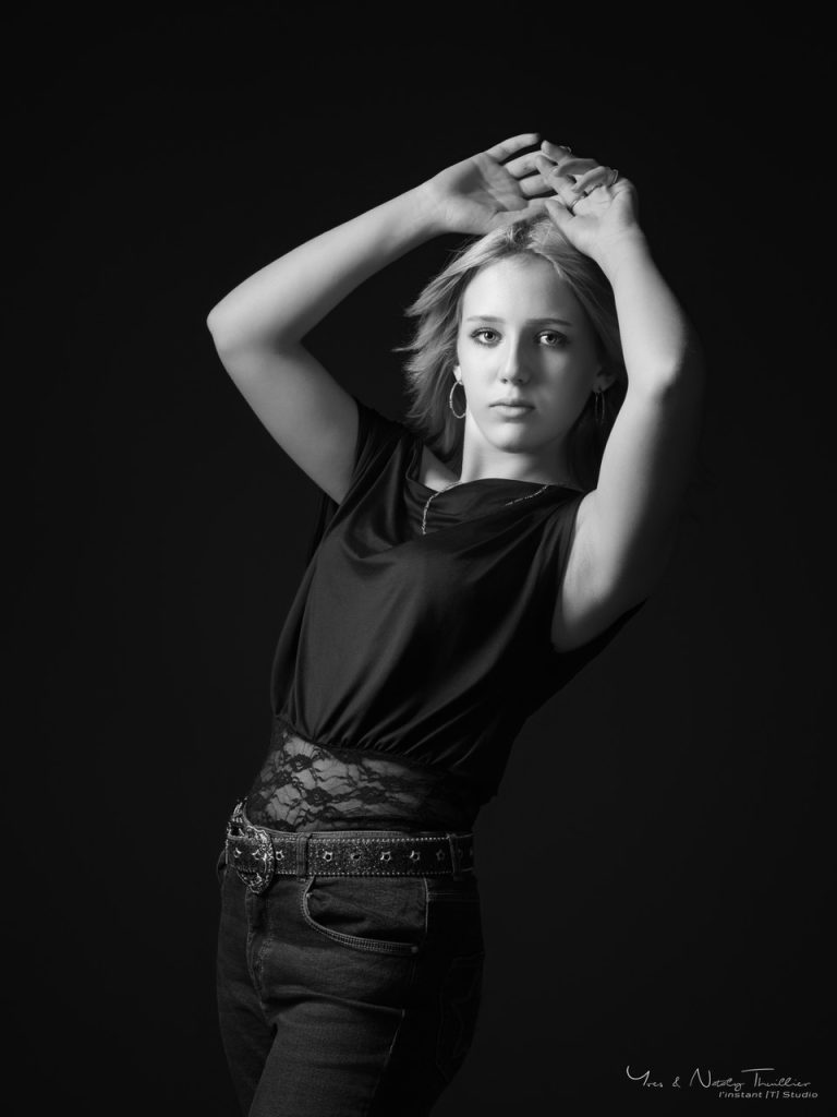 l'instant [T] Studio - seance-portrait-jeune-fille-haute-savoie.jpeg