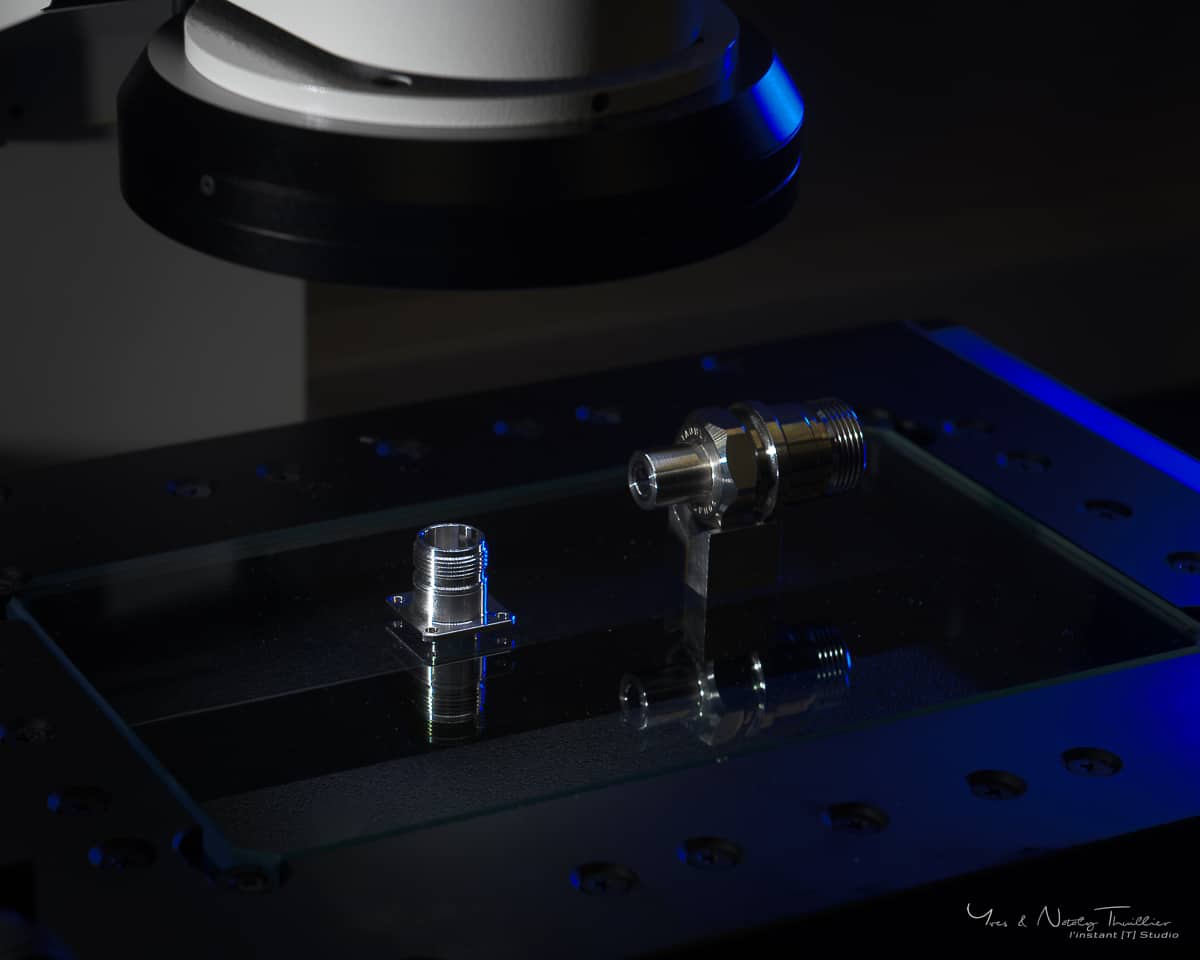 Platine d’une machine de mesure, lumière bleue